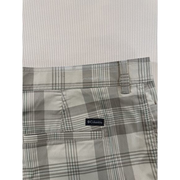 Columbia Regular Fit Plaid Shorts Gray 42x12 Cotton Blend Casual Golf - Picture 4 of 10